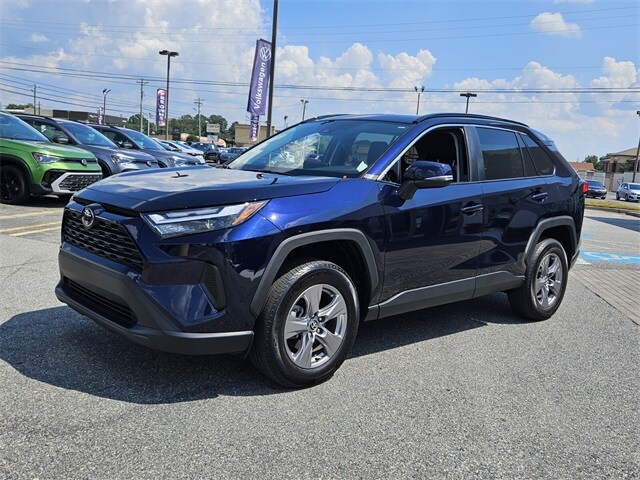 2024 Toyota RAV4 XLE photo 3