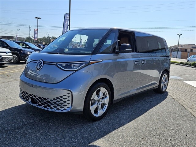 2025 Volkswagen ID. Buzz Pro Plus photo 3