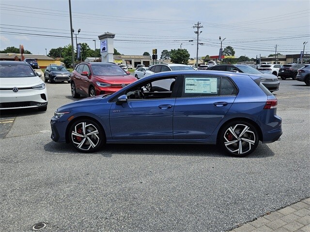 2025 Volkswagen Golf GTI SE photo 4