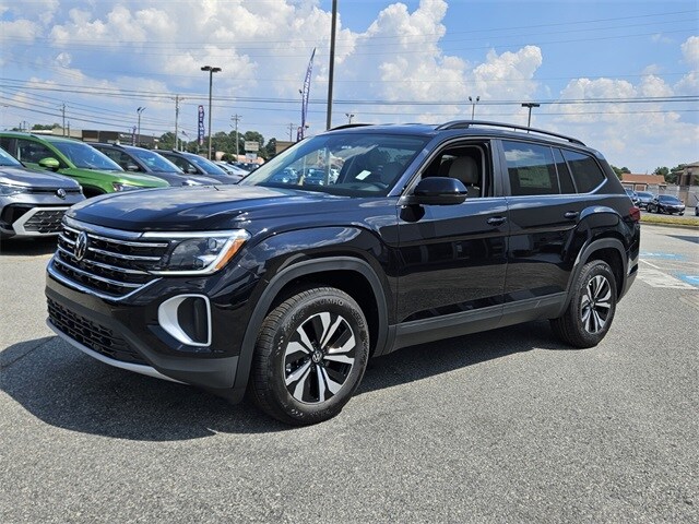 2026 Volkswagen Atlas SE photo 3