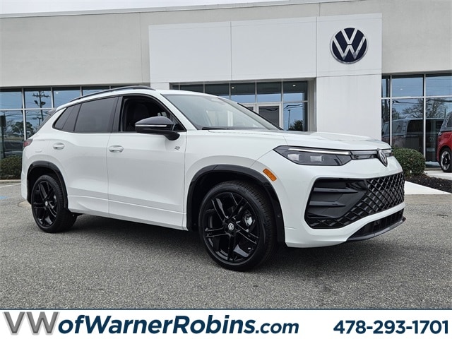 2026 Volkswagen Tiguan SE R-Line Black's photo