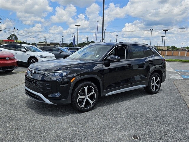 2025 Volkswagen Tiguan SE photo 3