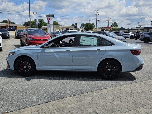 2025 Volkswagen Jetta GLI 2.0T Autobahn photo 4