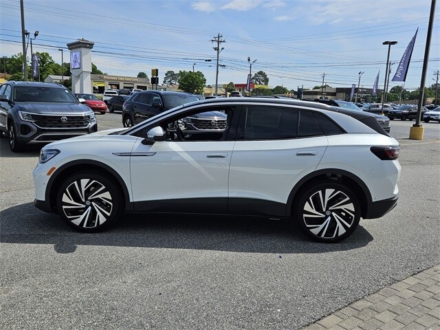 2025 Volkswagen ID.4 Pro Plus photo 4