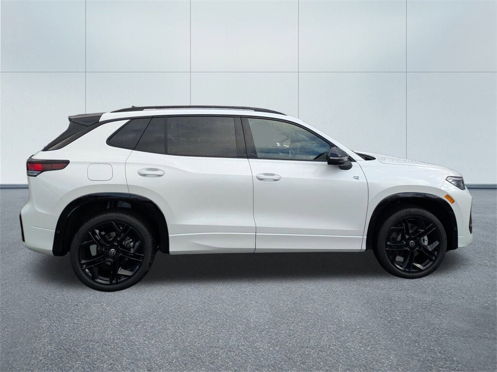 2026 Volkswagen Tiguan SE R-Line Black photo 2