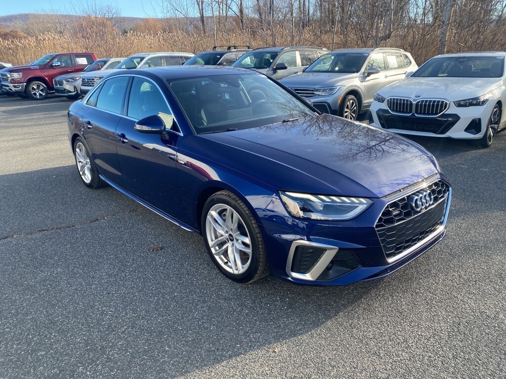 2023 Audi A4 45 S line Premium Plus Quattro photo 2