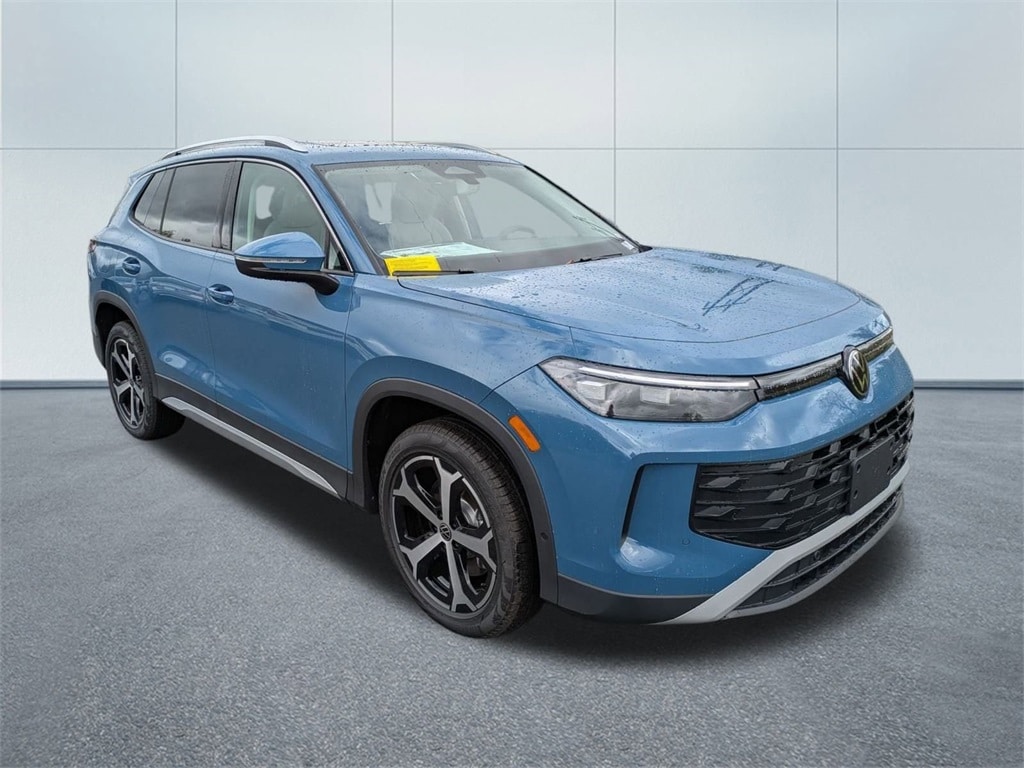 New 2025 Volkswagen Tiguan 2.0T SE SUV