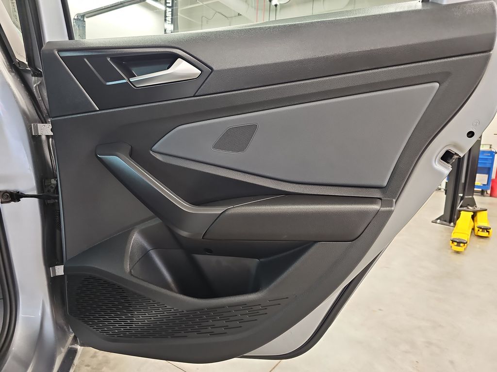 2025 Volkswagen Jetta SE - Photo 25