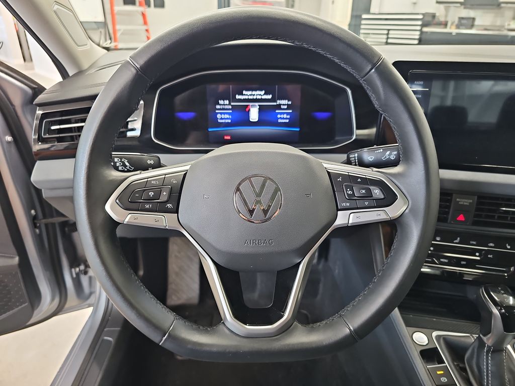 2025 Volkswagen Jetta SE - Photo 16