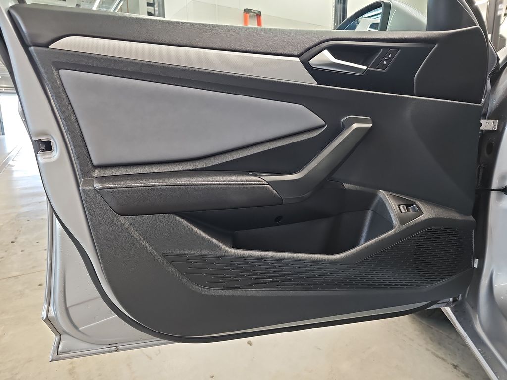 2025 Volkswagen Jetta SE - Photo 20