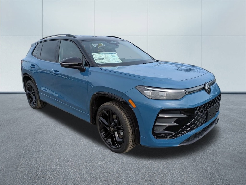 2026 Volkswagen Tiguan SE R-LINE BLACK's photo