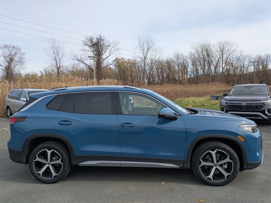New 2026 Volkswagen Tiguan 2.0T SE SUV