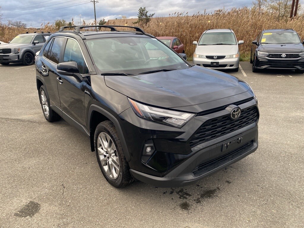 2024 Toyota RAV4 XLE Premium photo 3