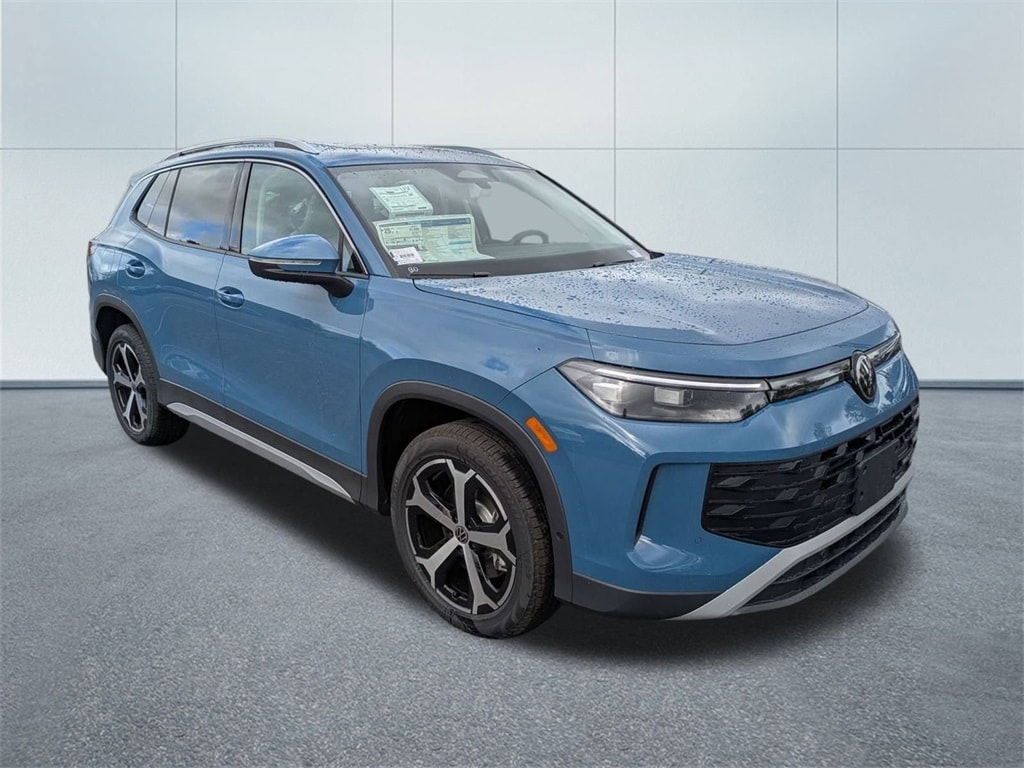 New 2025 Volkswagen Tiguan 2.0T SE SUV