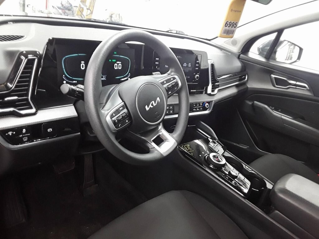 2023 Kia Sportage Hybrid LX photo 4