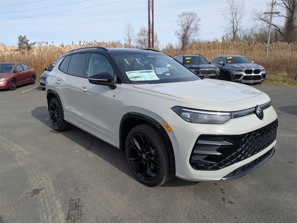 New 2026 Volkswagen Tiguan 2.0T SE R-Line Black SUV