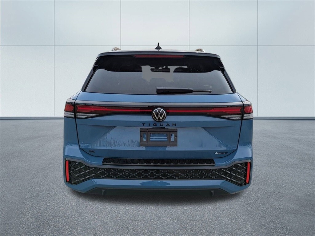2026 Volkswagen Tiguan SE R-Line Black photo 4