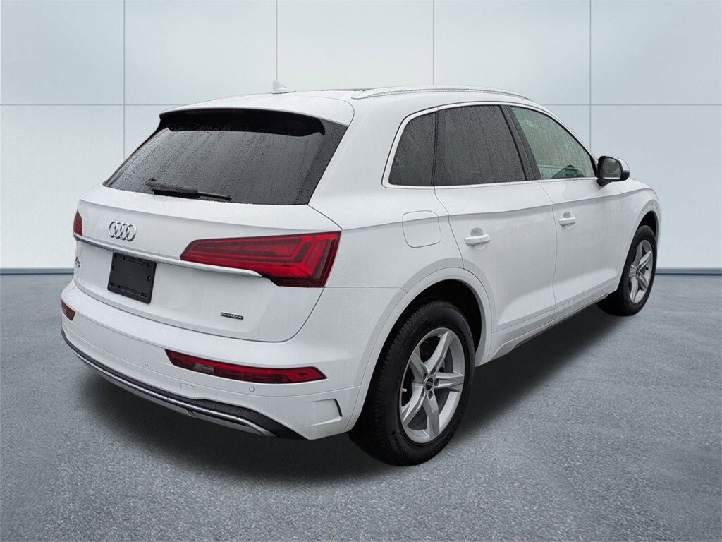 2022 Audi Q5 40 Premium photo 2