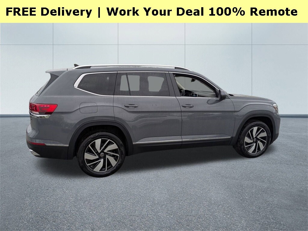 2025 Volkswagen Atlas SEL photo 2