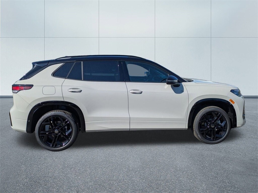 2025 Volkswagen Tiguan SE R-Line Black photo 2