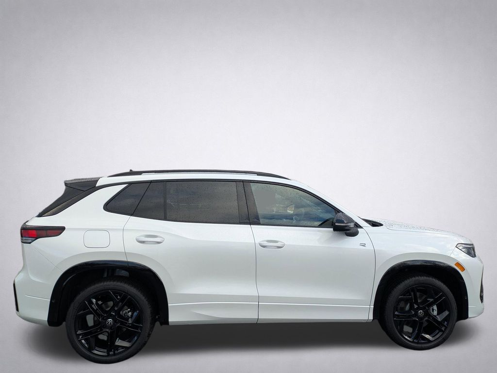2026 Volkswagen Tiguan SE R-LINE BLACK - Photo 2