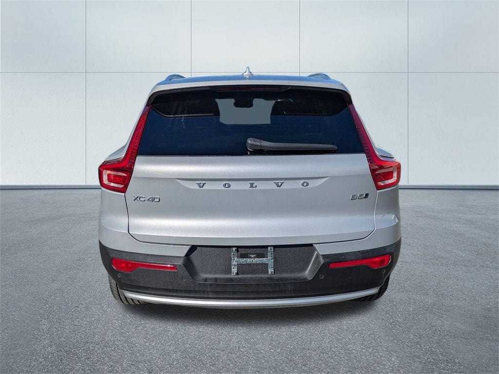 Used 2023 Volvo XC40 B5 AWD Core SUV