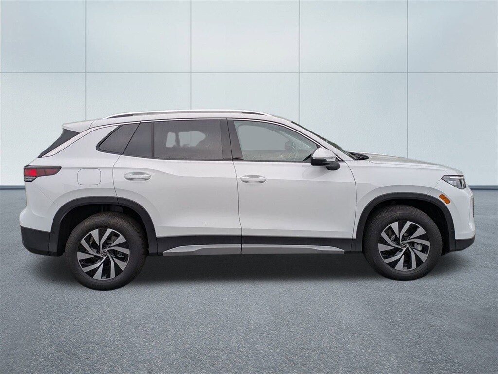 2025 Volkswagen Tiguan S photo 2