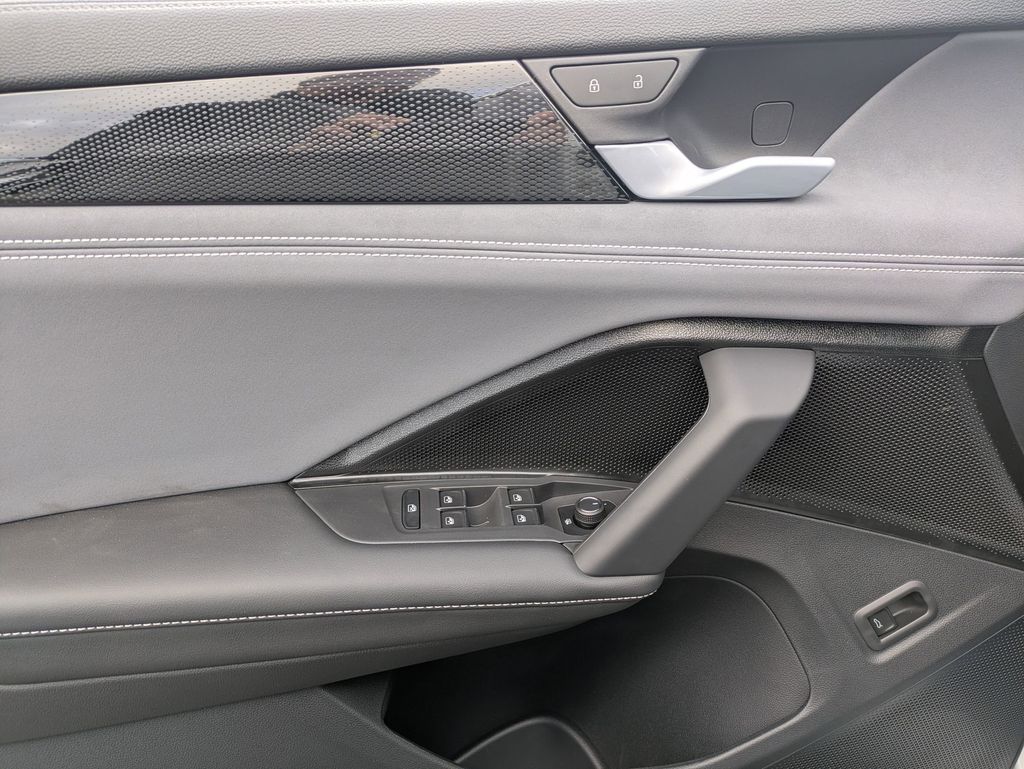 2026 Volkswagen Tiguan SE R-LINE BLACK - Photo 10
