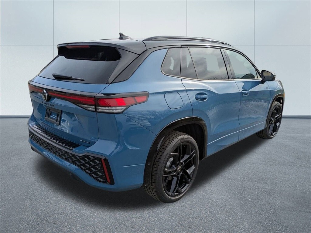 2026 Volkswagen Tiguan SE R-Line Black photo 3