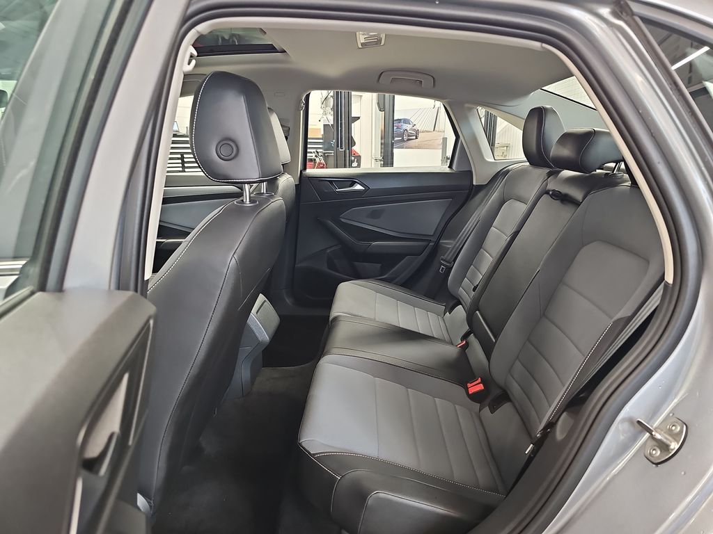 2025 Volkswagen Jetta SE - Photo 26