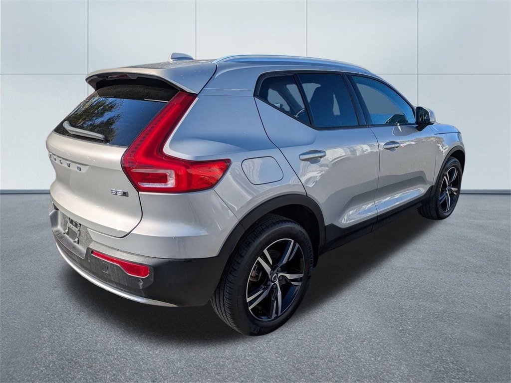 Used 2023 Volvo XC40 B5 AWD Core SUV