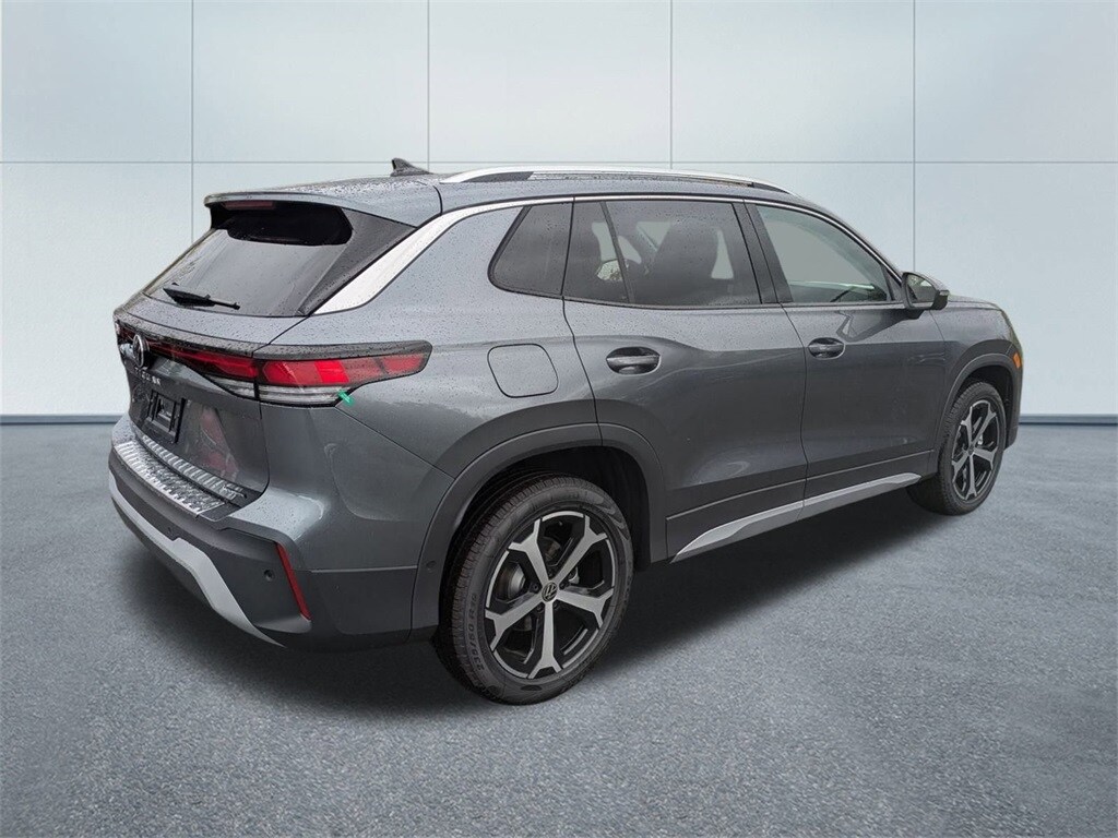 2025 Volkswagen Tiguan SE photo 3