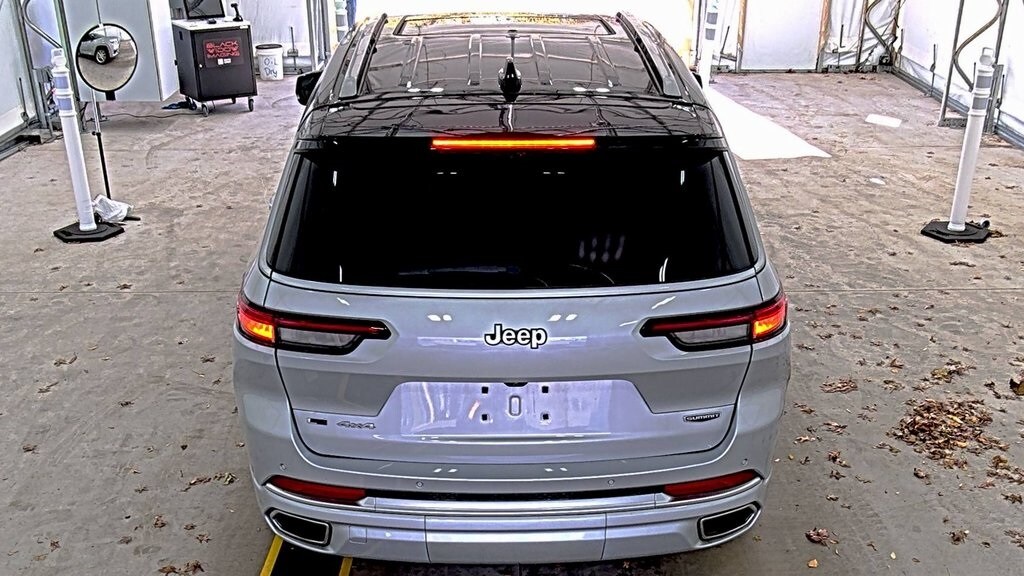 2021 Jeep Grand Cherokee L Summit photo 2