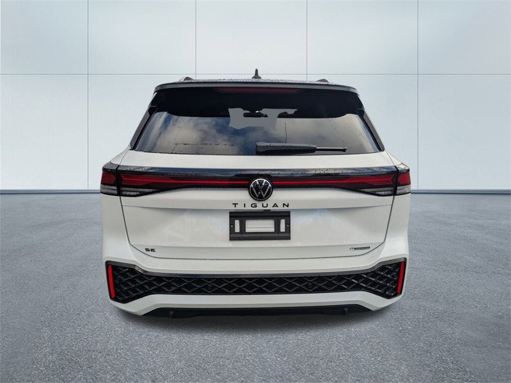 2026 Volkswagen Tiguan SE R-Line Black photo 4