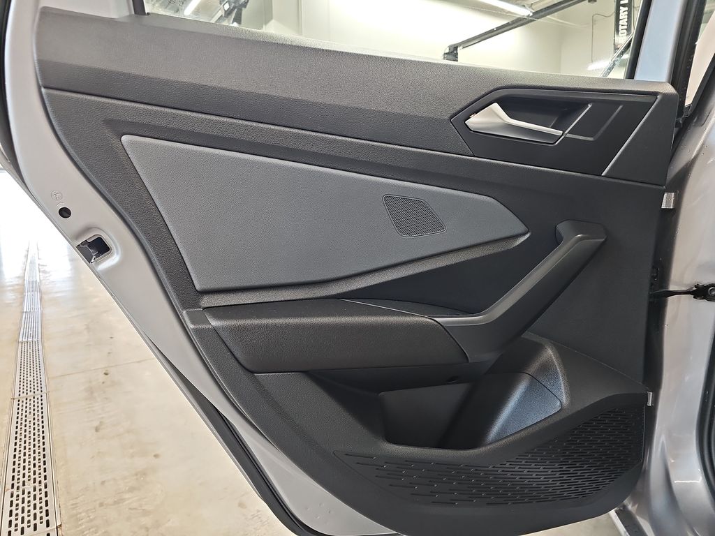 2025 Volkswagen Jetta SE - Photo 24