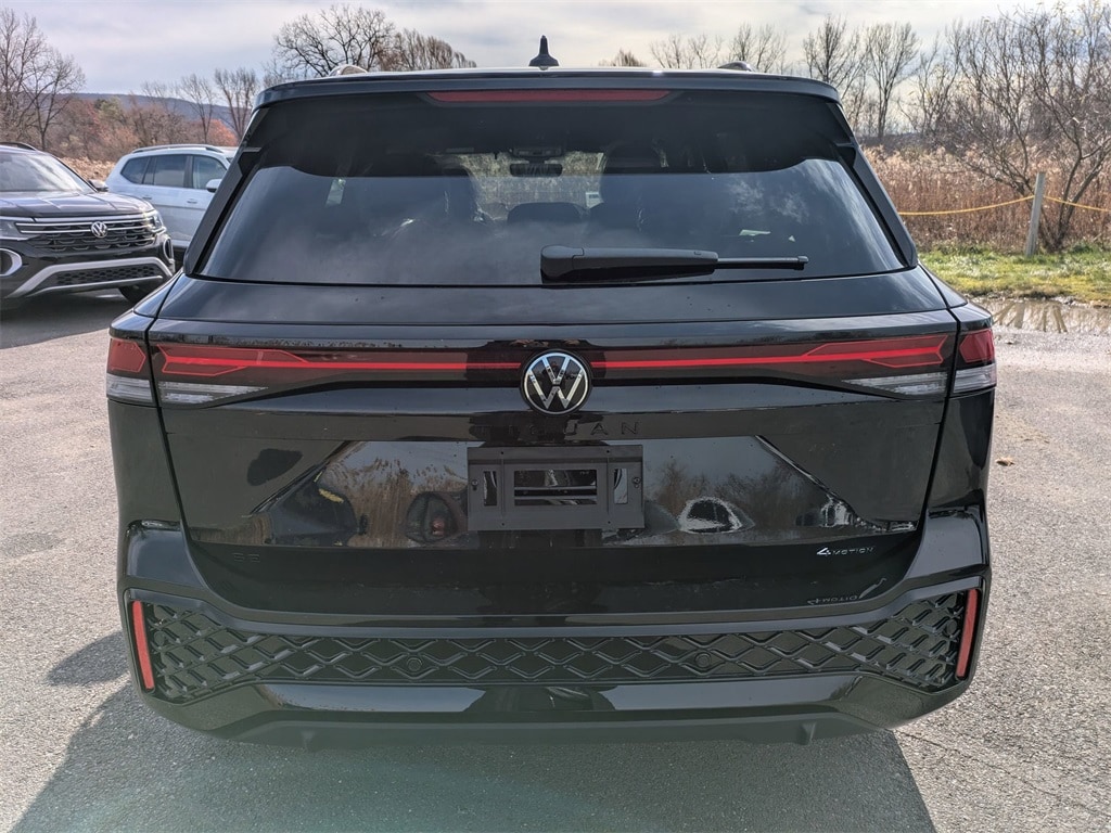 New 2026 Volkswagen Tiguan 2.0T SE R-Line Black SUV