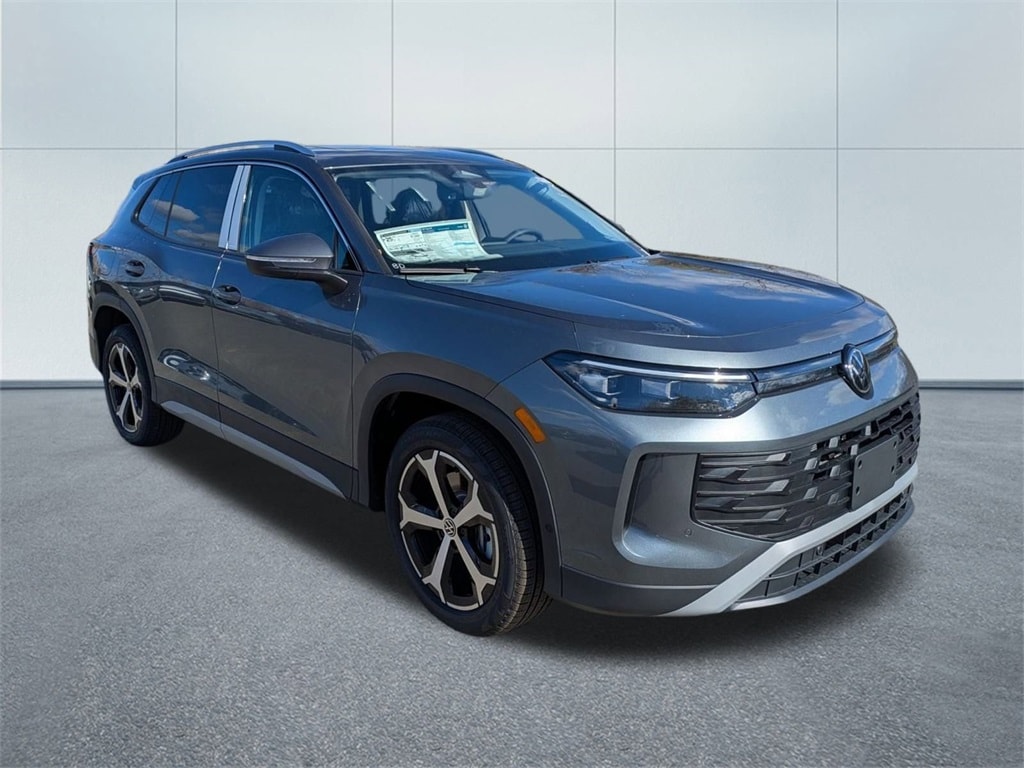 2025 Volkswagen Tiguan SE's photo