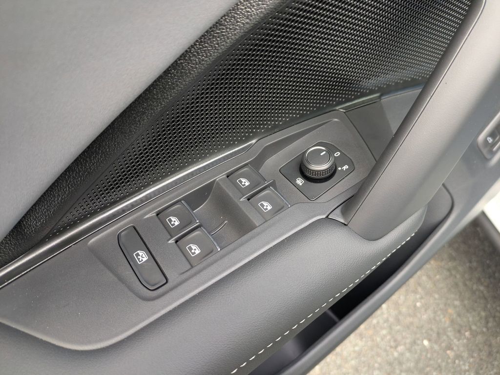 2026 Volkswagen Tiguan SE R-LINE BLACK - Photo 12