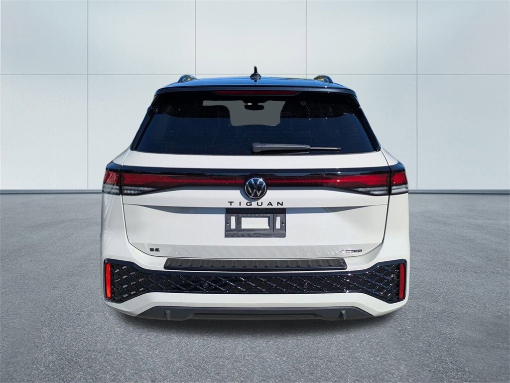 2025 Volkswagen Tiguan SE R-Line Black photo 4