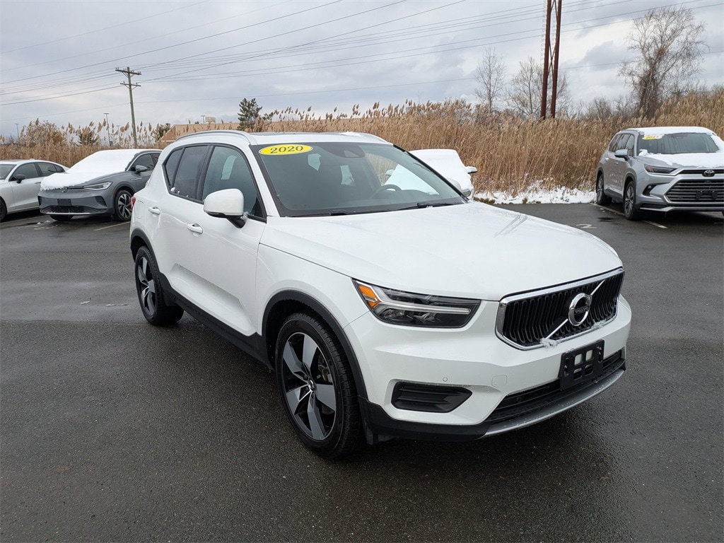 2020 Volvo XC40 Momentum
