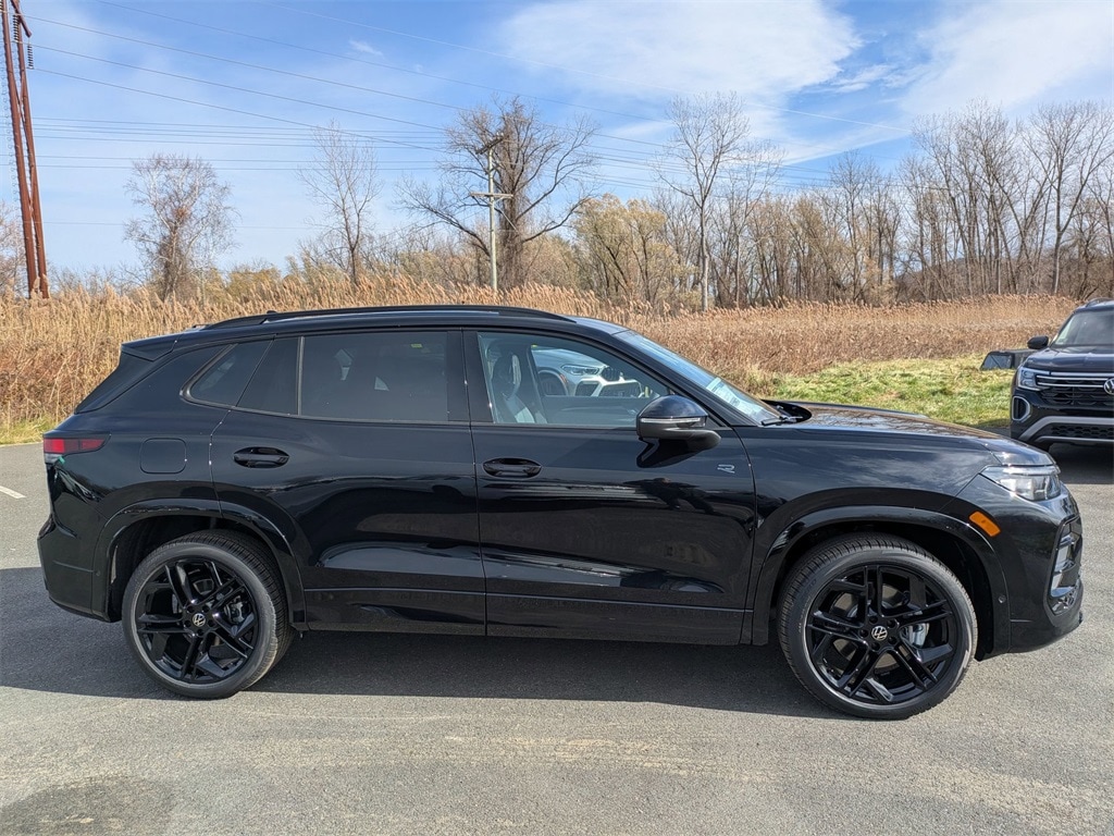 New 2026 Volkswagen Tiguan 2.0T SE R-Line Black SUV