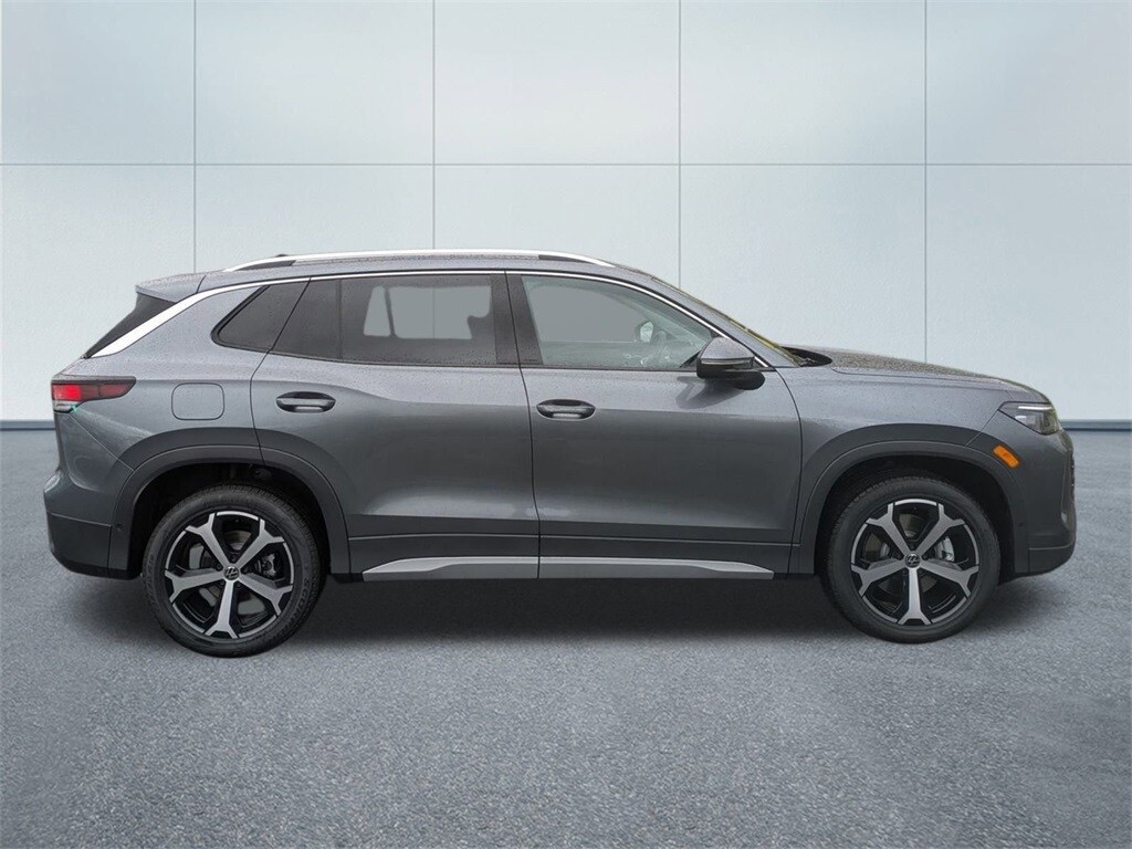 2025 Volkswagen Tiguan SE photo 2