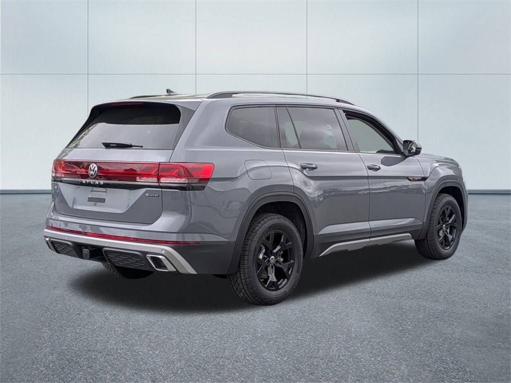 2025 Volkswagen Atlas Peak Edition SE photo 3
