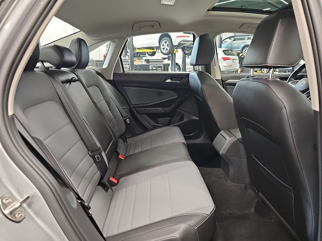 2025 Volkswagen Jetta SE - Photo 27