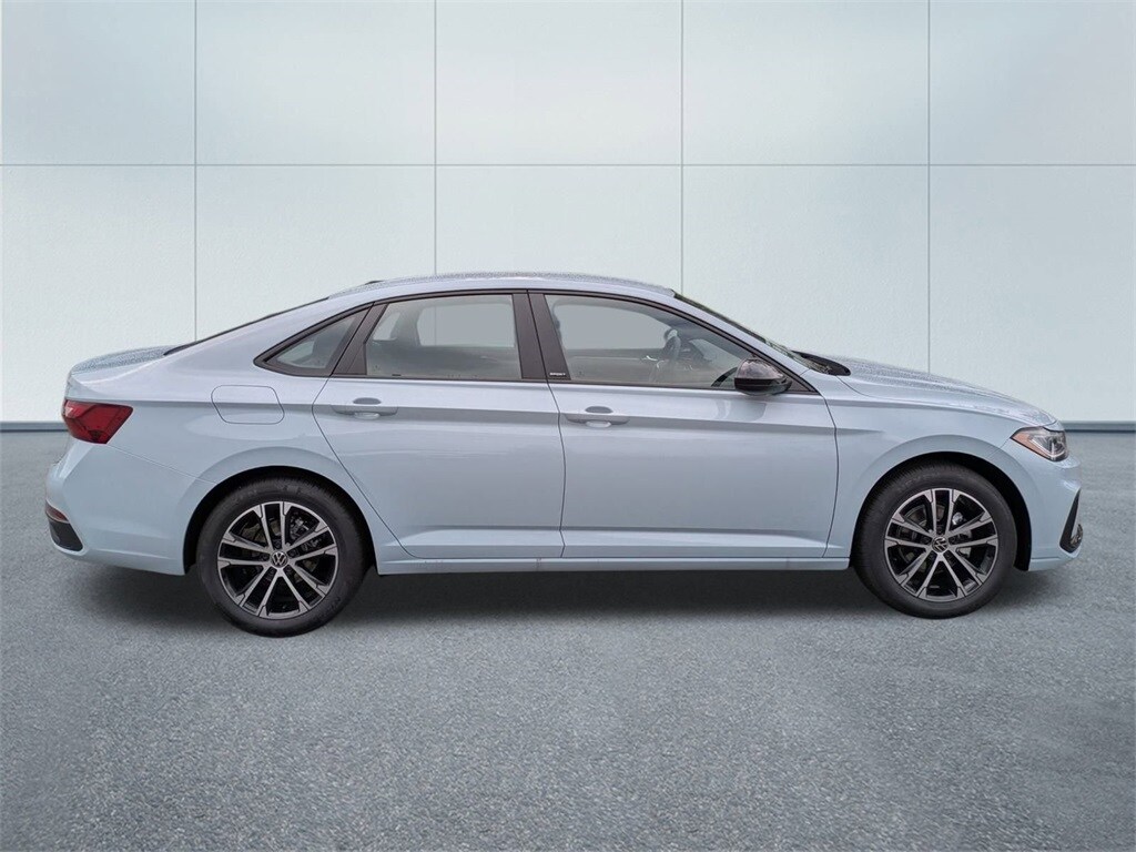 2025 Volkswagen Jetta 1.5T Sport photo 2