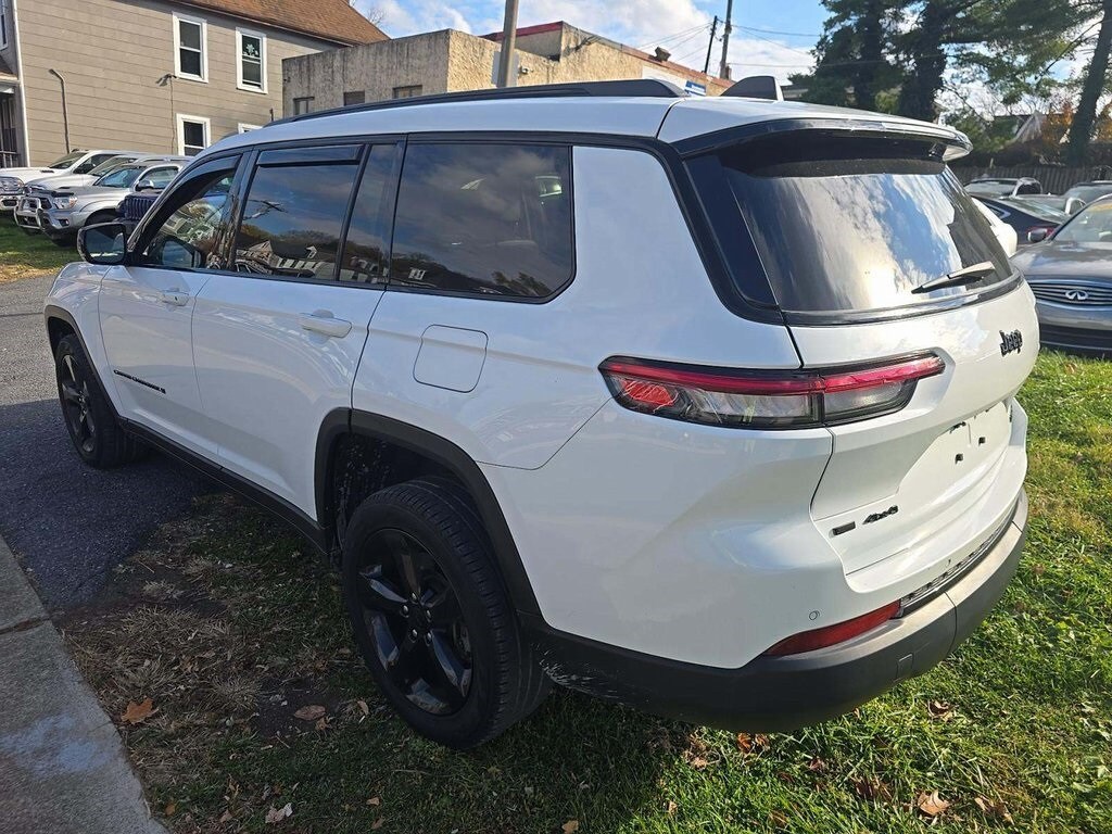 2023 Jeep Grand Cherokee Limited photo 2