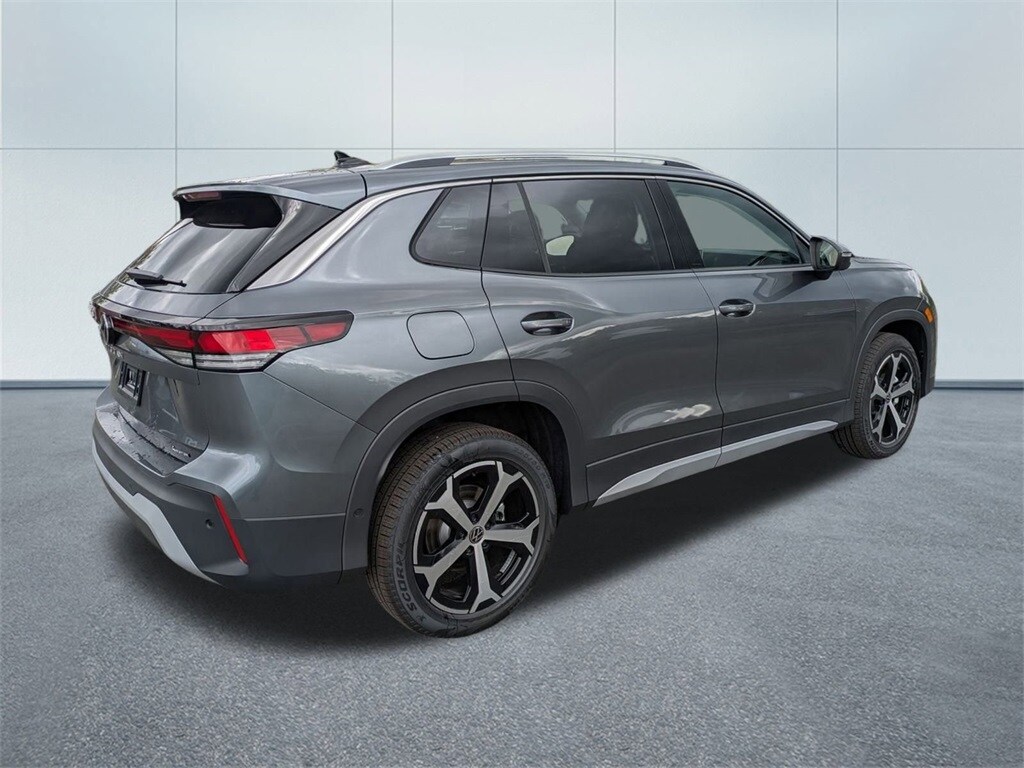 2025 Volkswagen Tiguan SE photo 3