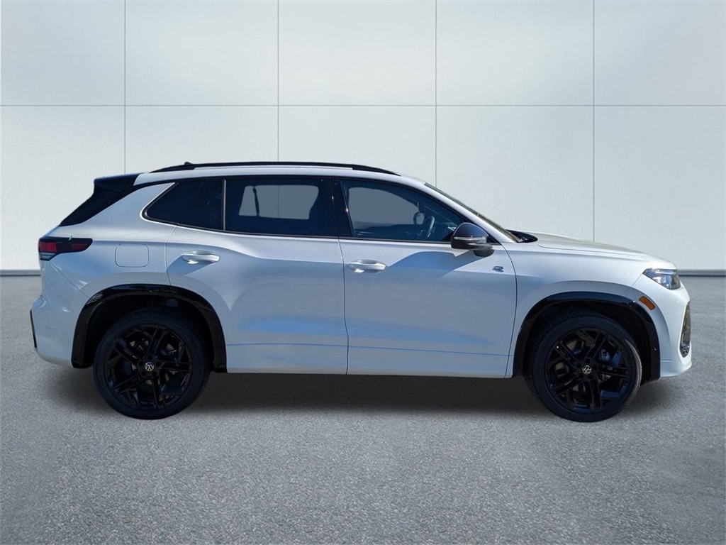 New 2025 Volkswagen Tiguan 2.0T SE R-Line Black SUV