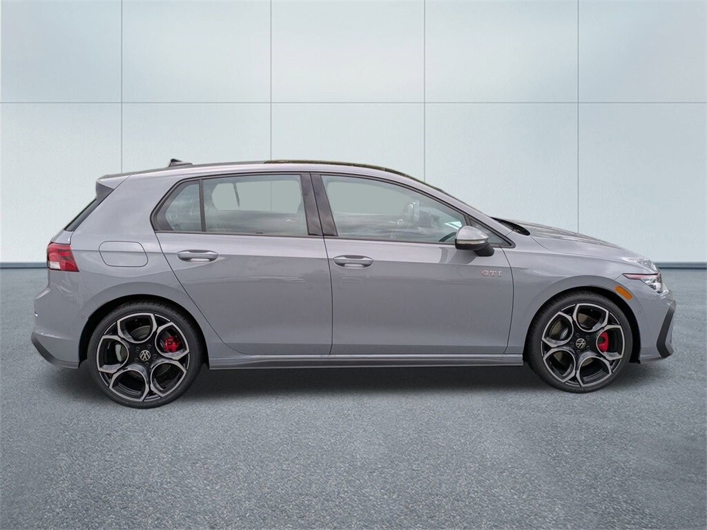 2025 Volkswagen Golf GTI Autobahn photo 2