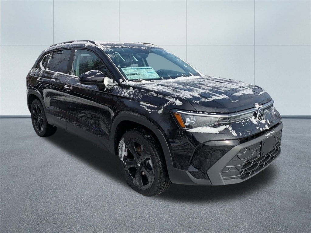 2026 Volkswagen Taos SE Black's photo